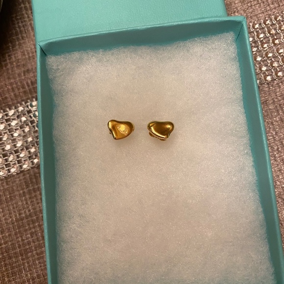 TIFFANY & CO ELSA PERETTI EARRINGS 18KT YG FULL HEART STUDS - Picture 1 of 10